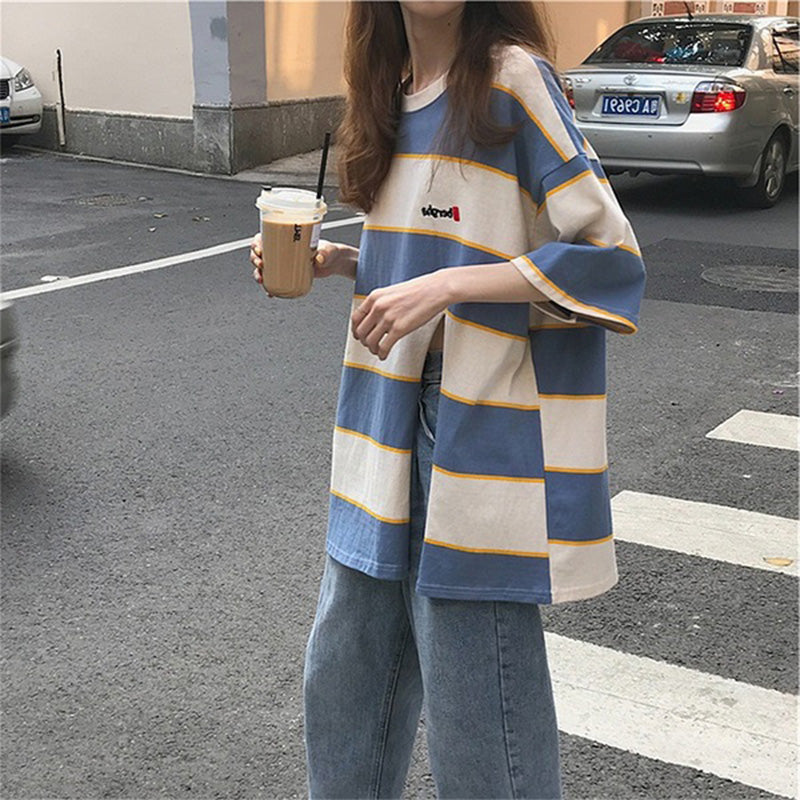 Trendy Oversized T-Shirt with Vintage Feel and Slits